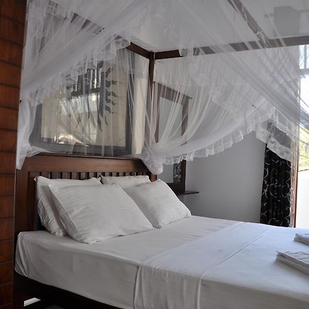 Bianco Terrace Hotel Негомбо Екстериор снимка
