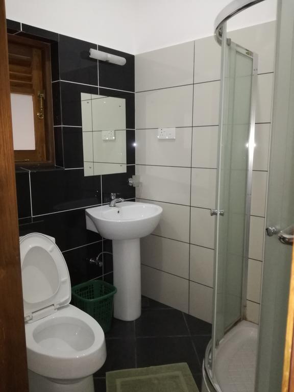 Bianco Terrace Hotel Негомбо Екстериор снимка