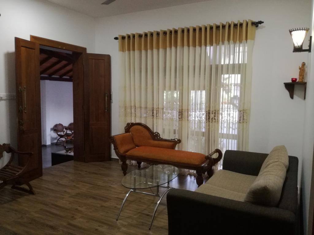 Bianco Terrace Hotel Негомбо Екстериор снимка