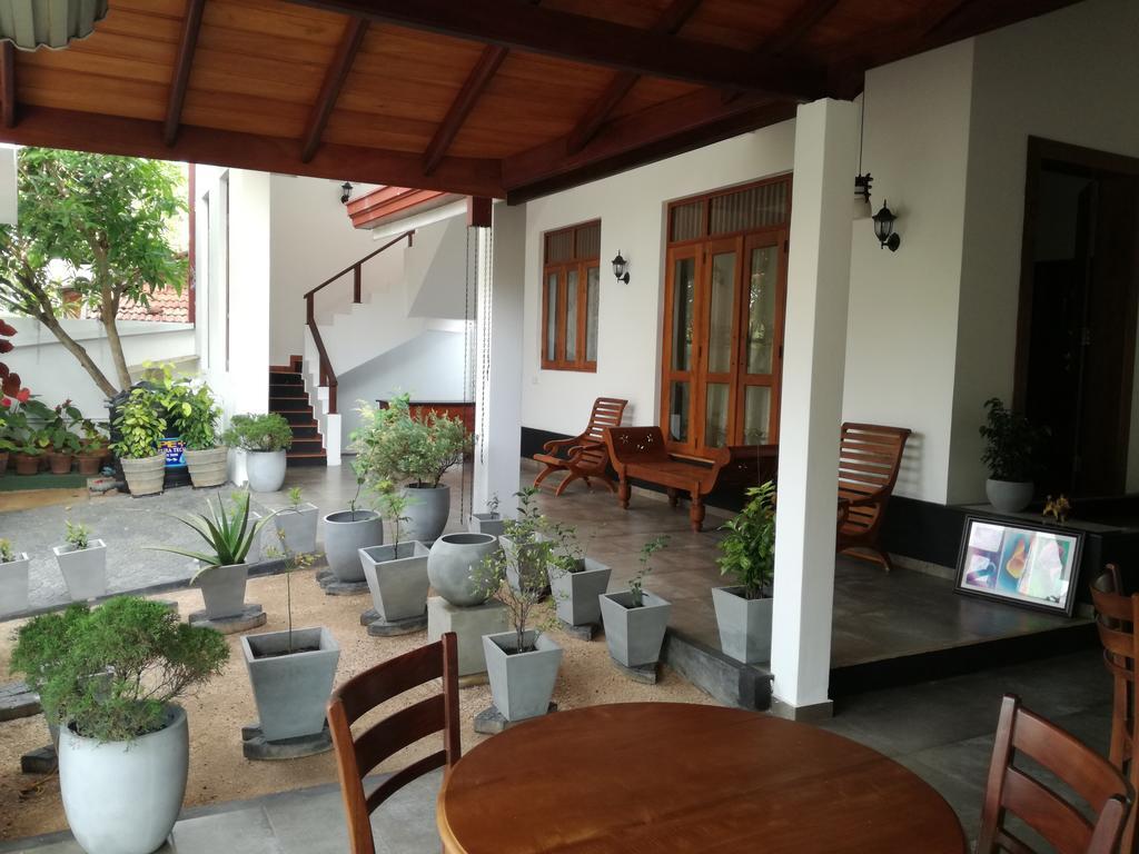 Bianco Terrace Hotel Негомбо Екстериор снимка