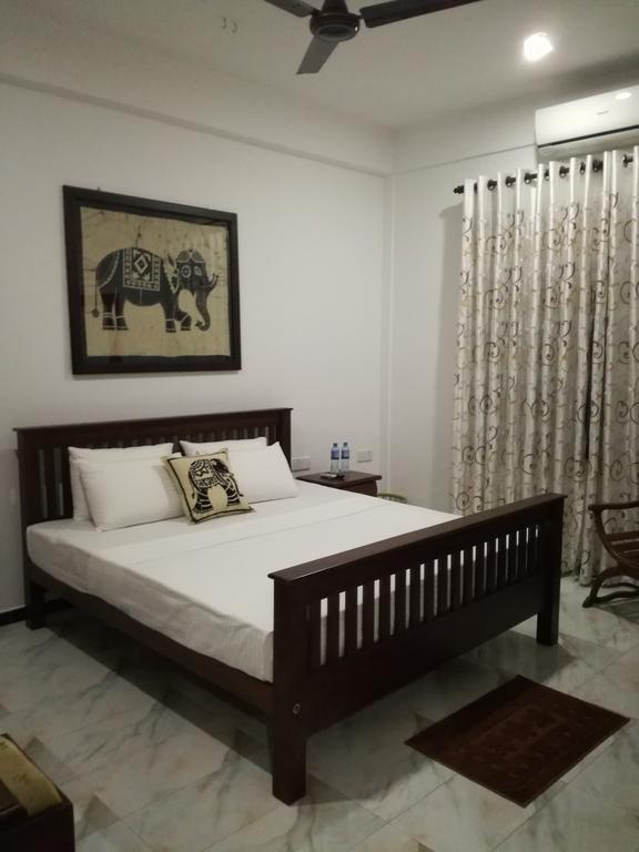 Bianco Terrace Hotel Негомбо Екстериор снимка