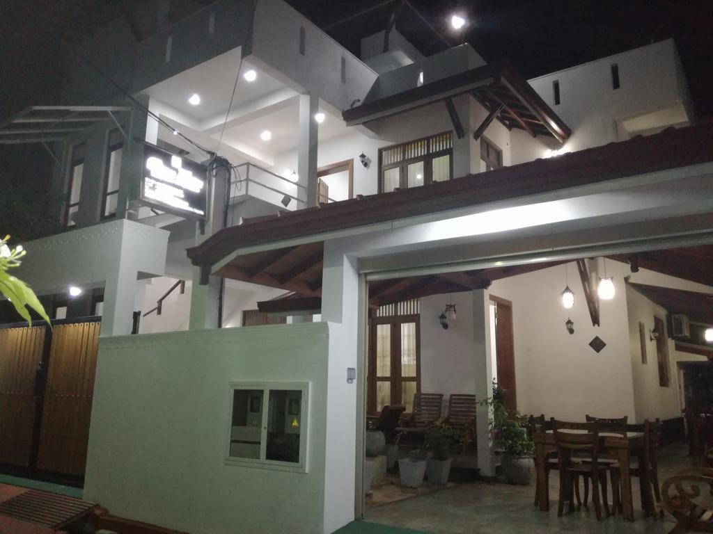 Bianco Terrace Hotel Негомбо Екстериор снимка