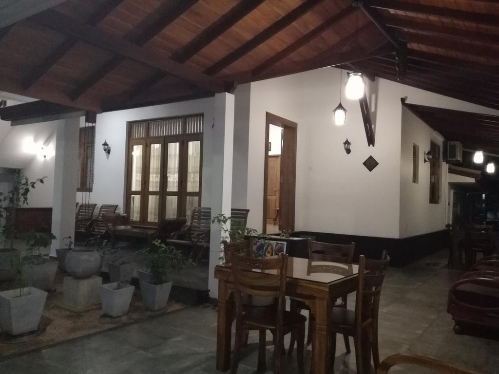 Bianco Terrace Hotel Негомбо Екстериор снимка
