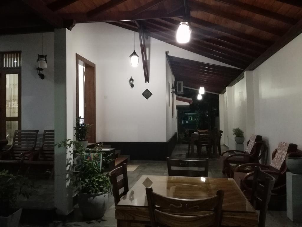 Bianco Terrace Hotel Негомбо Екстериор снимка