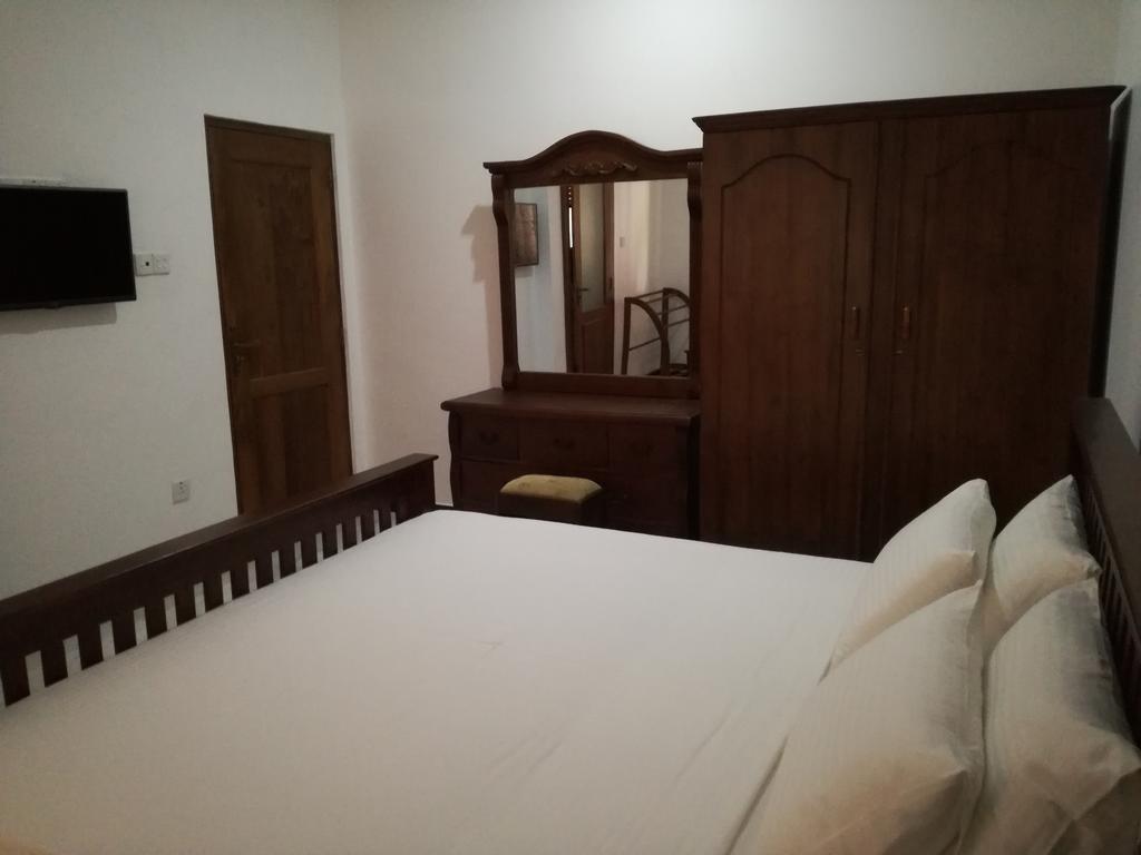 Bianco Terrace Hotel Негомбо Екстериор снимка