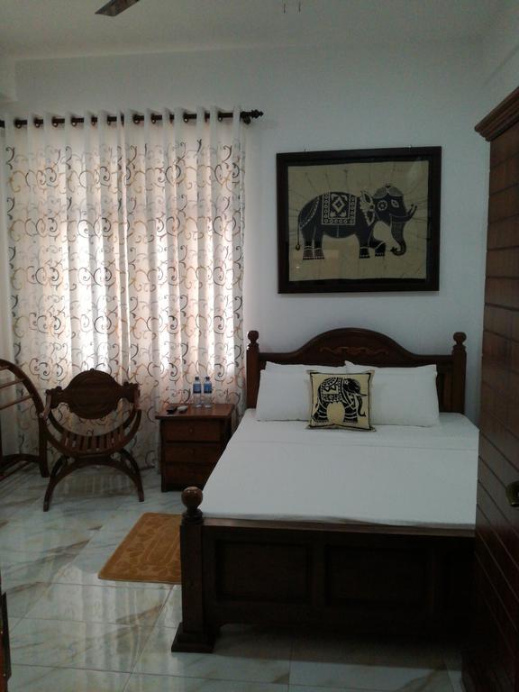 Bianco Terrace Hotel Негомбо Екстериор снимка