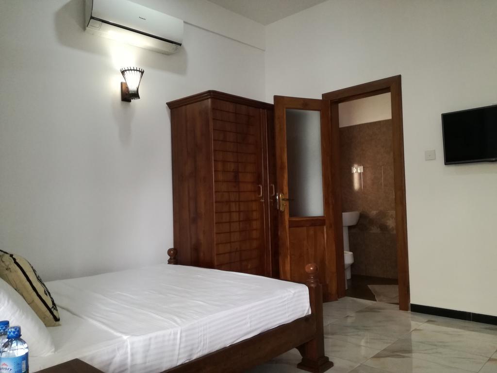 Bianco Terrace Hotel Негомбо Екстериор снимка