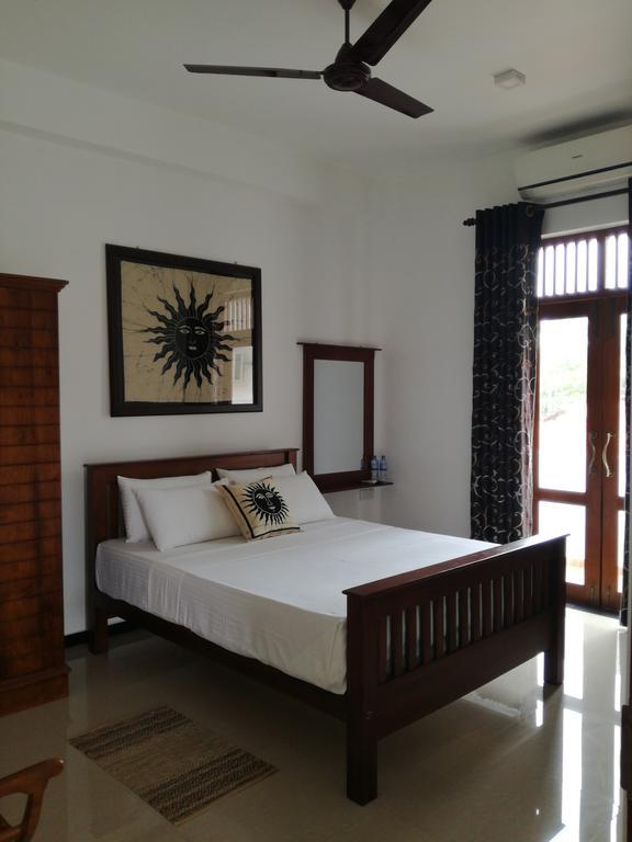 Bianco Terrace Hotel Негомбо Екстериор снимка